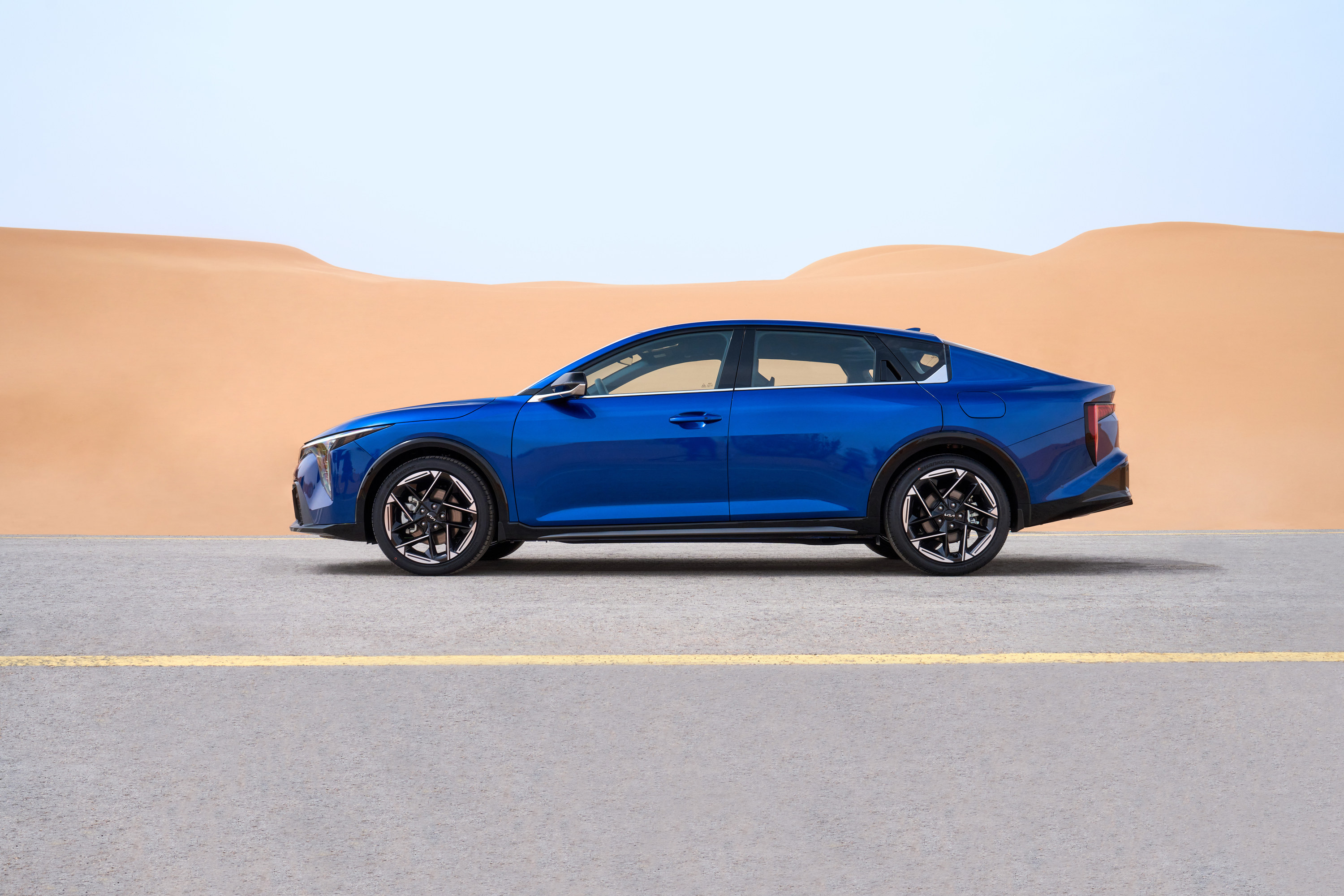 KIA K4 — photograph 04