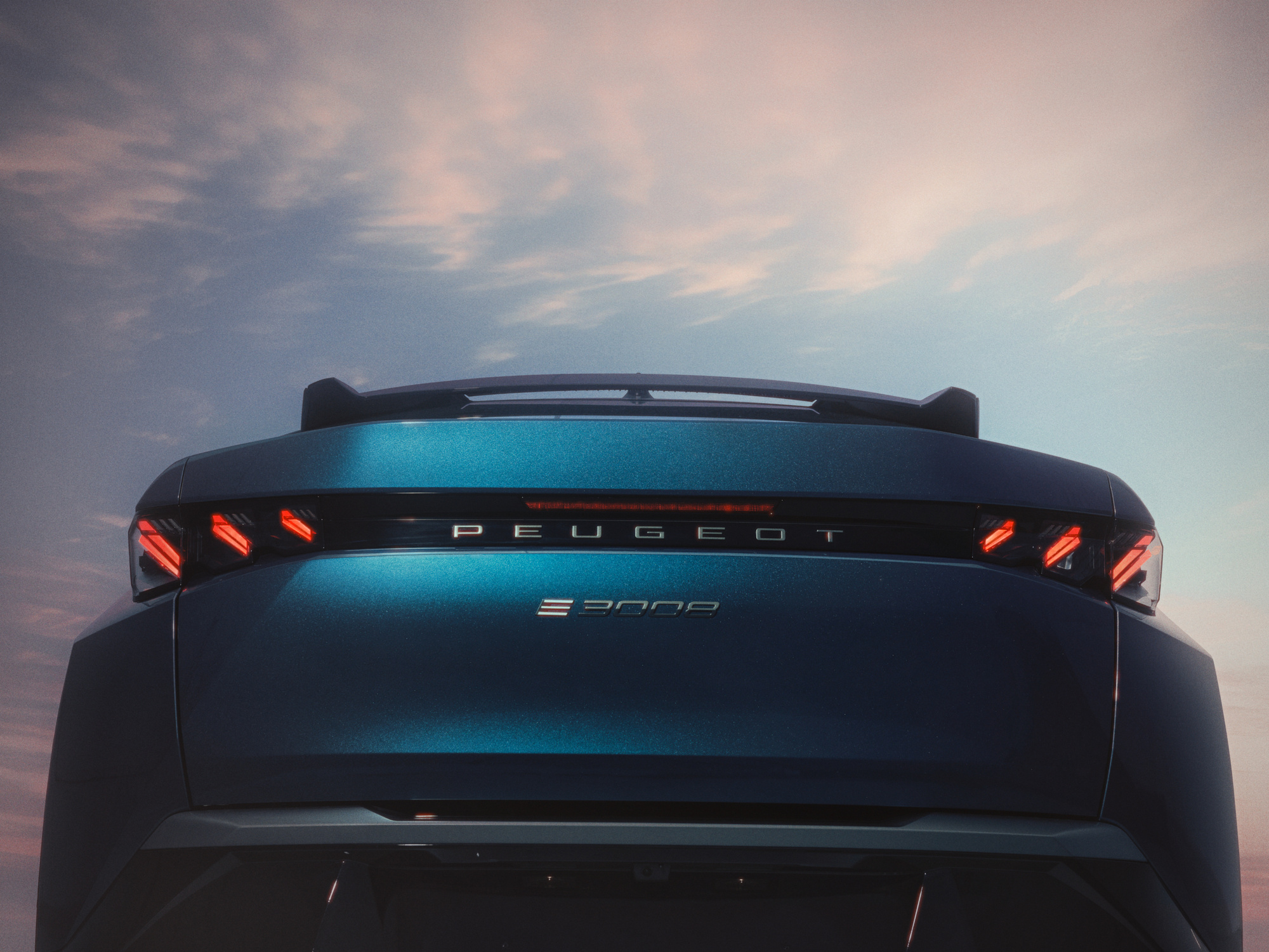 Peugeot E-3008 — photograph 03