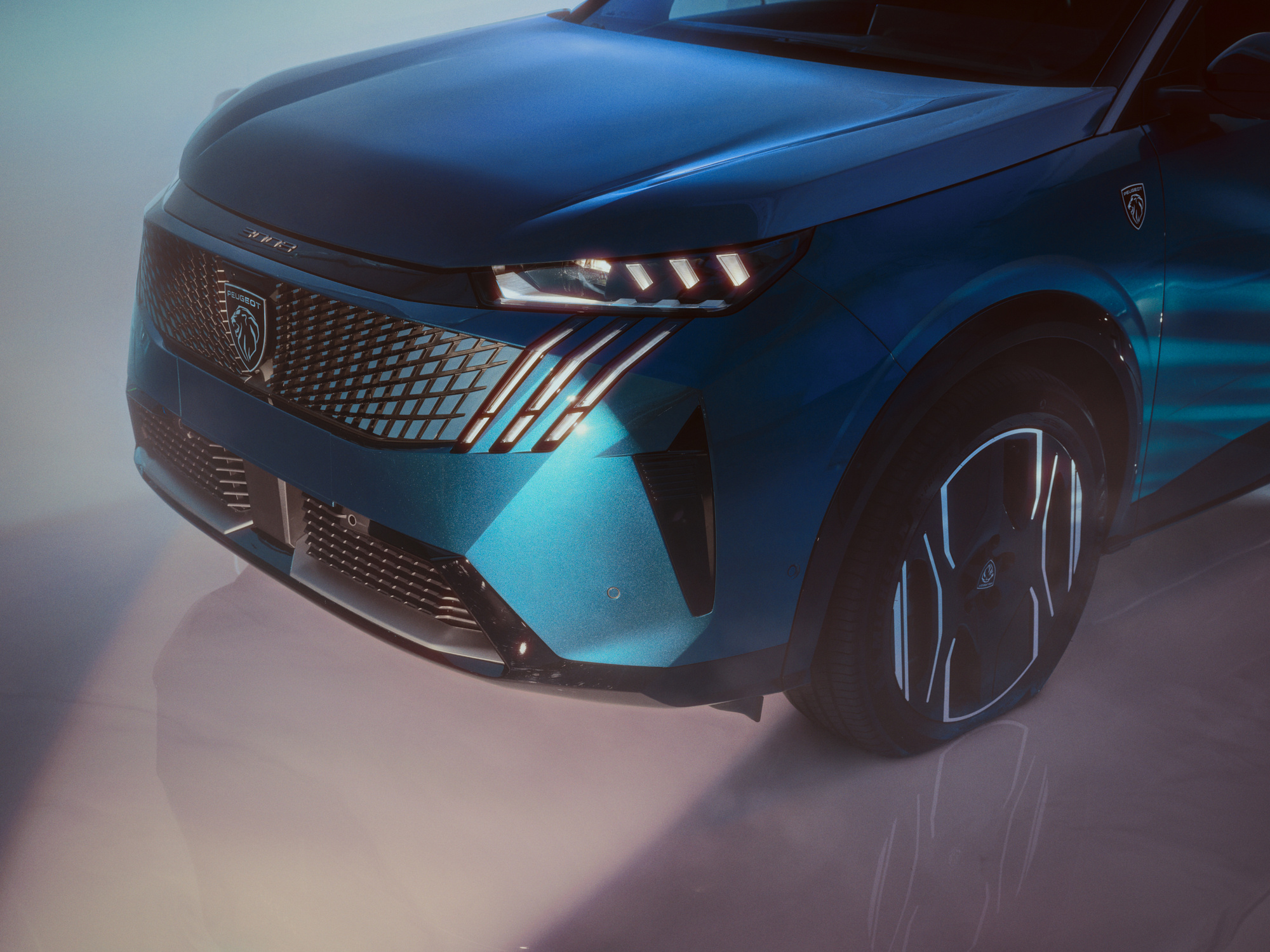 Peugeot E-3008 — photograph 09