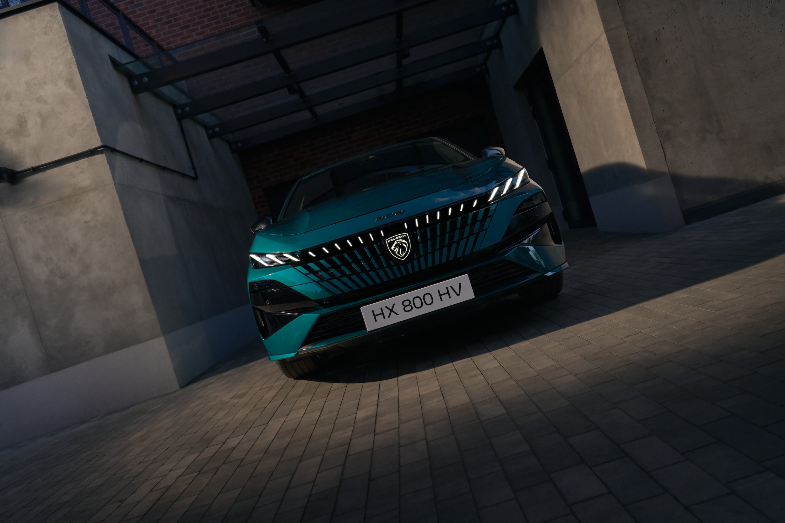 Peugeot E-308 — photograph 05