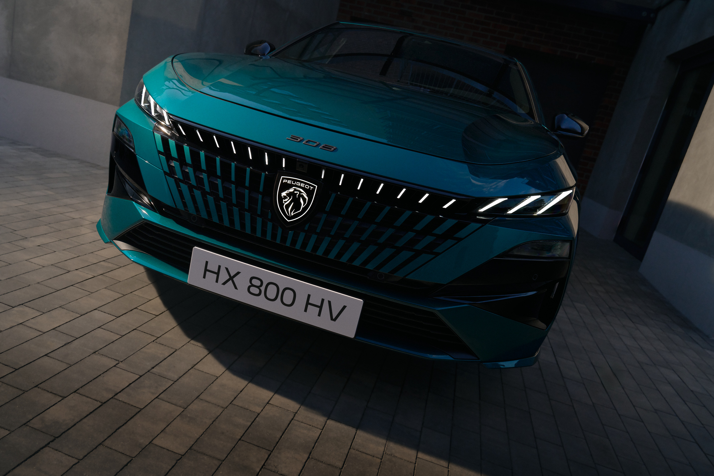 Peugeot E-308 — photograph 03