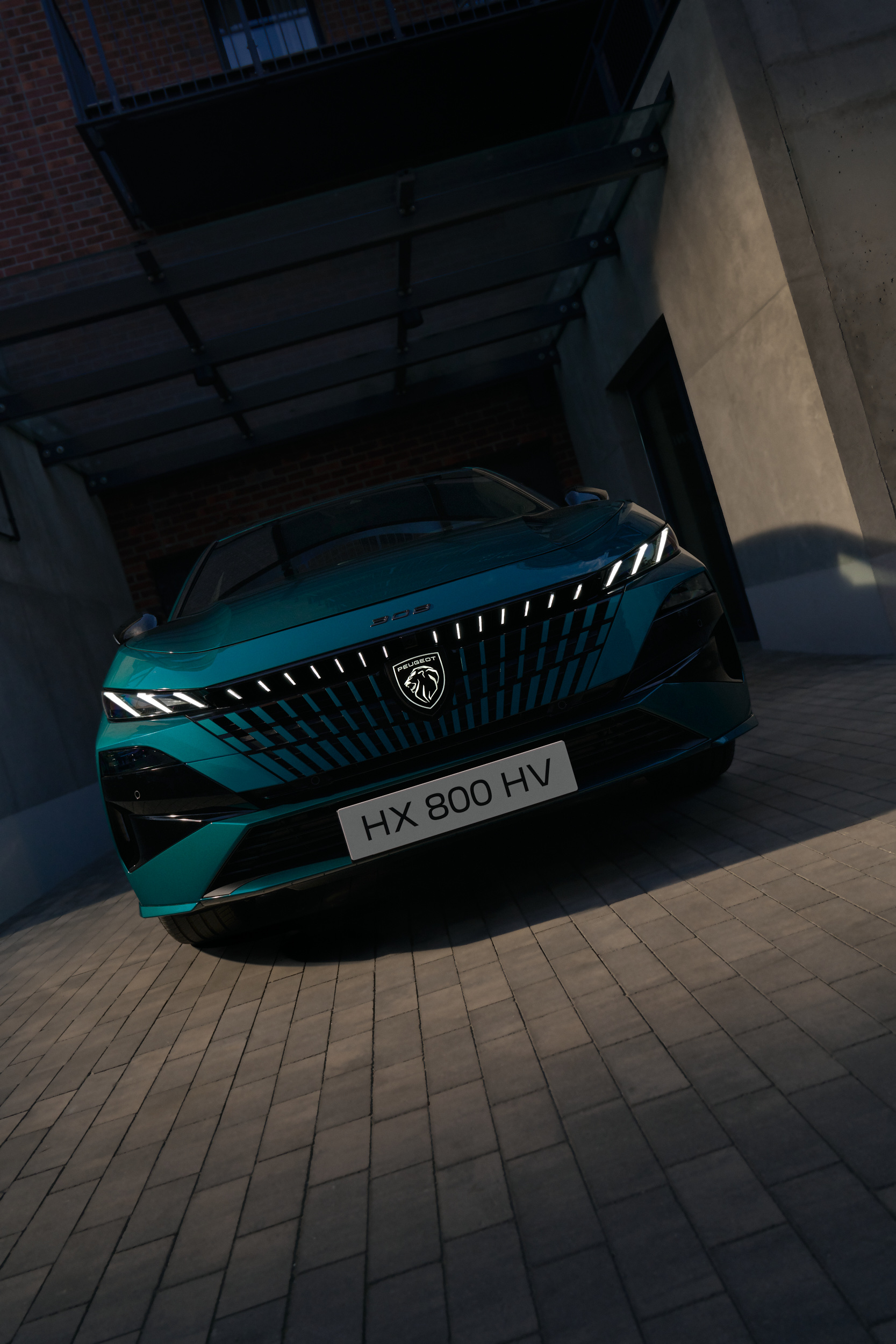 Peugeot E-308 — photograph 04